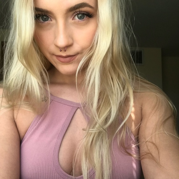 Meet your Posher, Madalyn - Picture 7 of 8